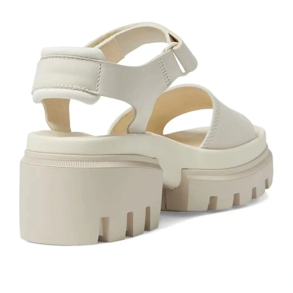 Timberland 🔥 Women’s Timberland everleigh ankle strap sandals 🔥 Size 10